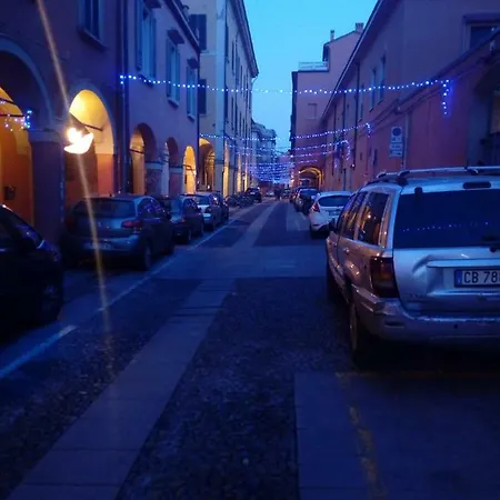 House Pratello 5 アパート