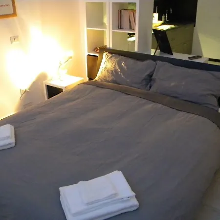 House Pratello 5 דירה *