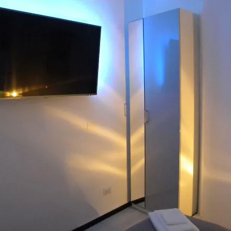 Appartement House Pratello 5 *